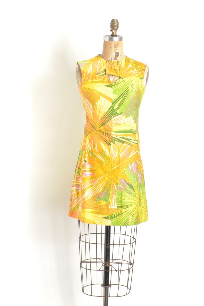 Vintage 1960s Dress / 60s Starburst Cotton Mini Dress / Yellow Green XS extra small image 2