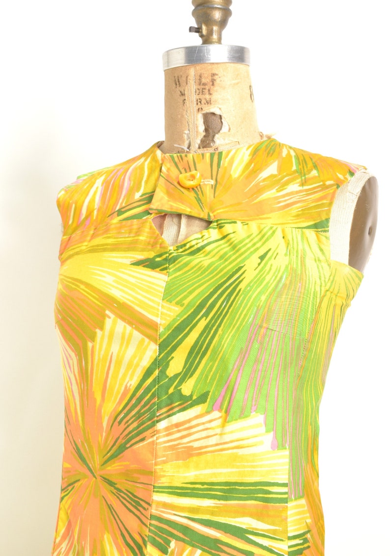 Vintage 1960s Dress / 60s Starburst Cotton Mini Dress / Yellow Green XS extra small image 5