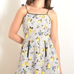 Vintage 1950s Dress / 50s Novelty Lemon Print Cotton Sundress / Gray Yellow medium M image 5