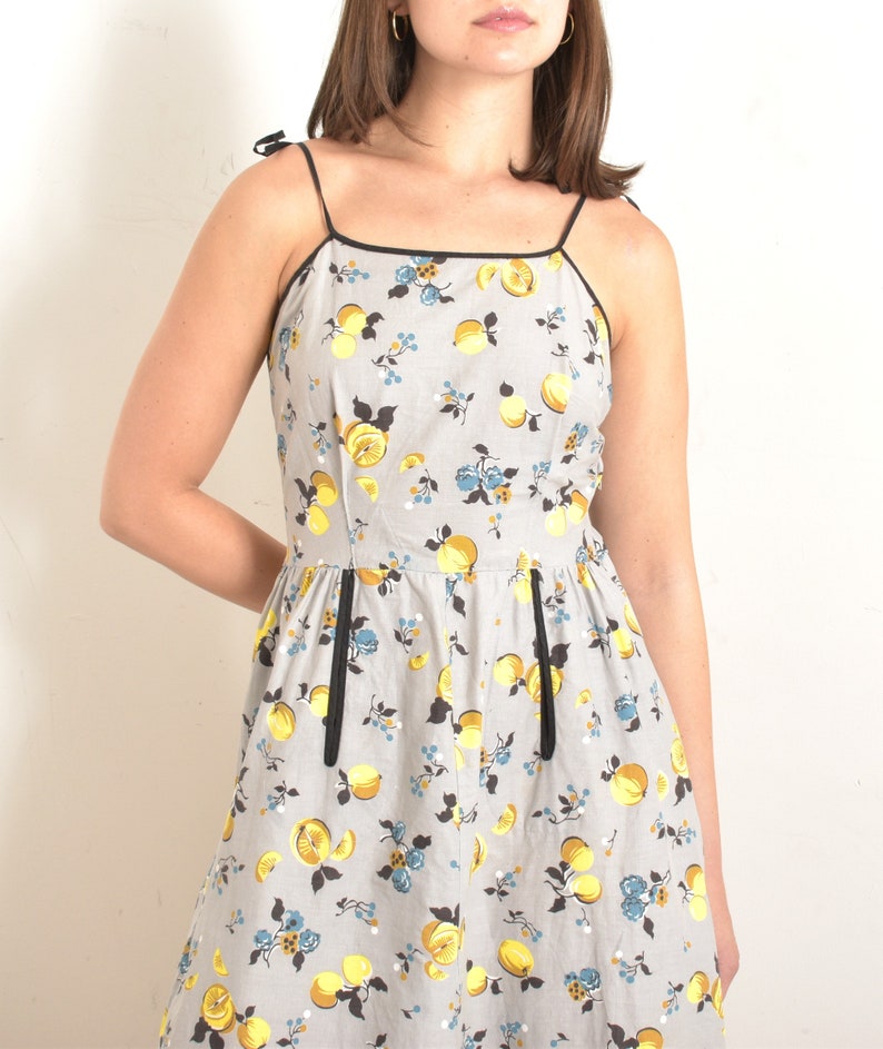 Vintage 1950s Dress / 50s Novelty Lemon Print Cotton Sundress / Gray Yellow medium M image 5