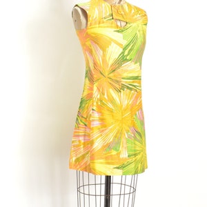 Vintage 1960s Dress / 60s Starburst Cotton Mini Dress / Yellow Green XS extra small image 4