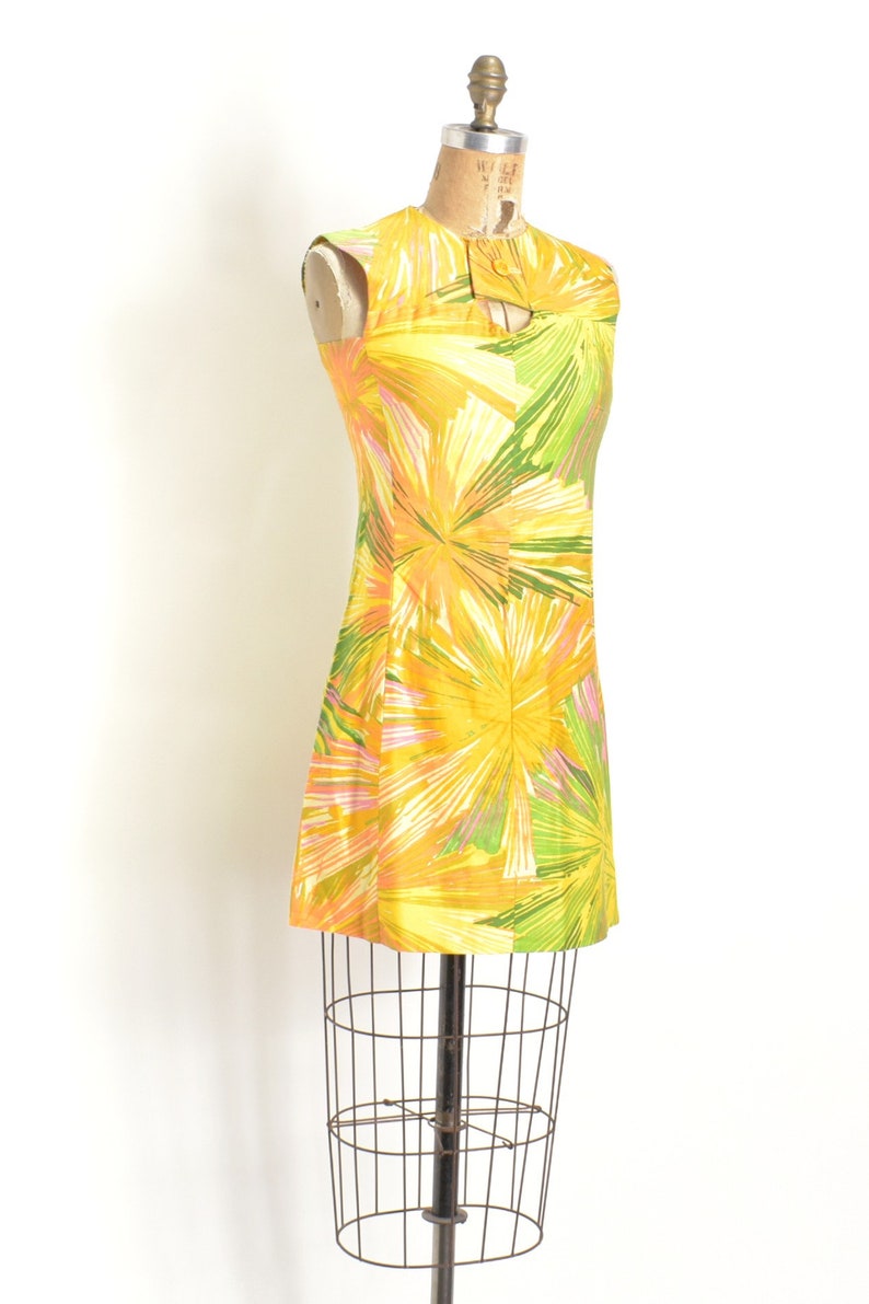 Vintage 1960s Dress / 60s Starburst Cotton Mini Dress / Yellow Green XS extra small image 4