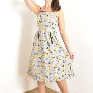 Vintage 1950s Dress / 50s Novelty Lemon Print Cotton Sundress / Gray Yellow medium M image 3