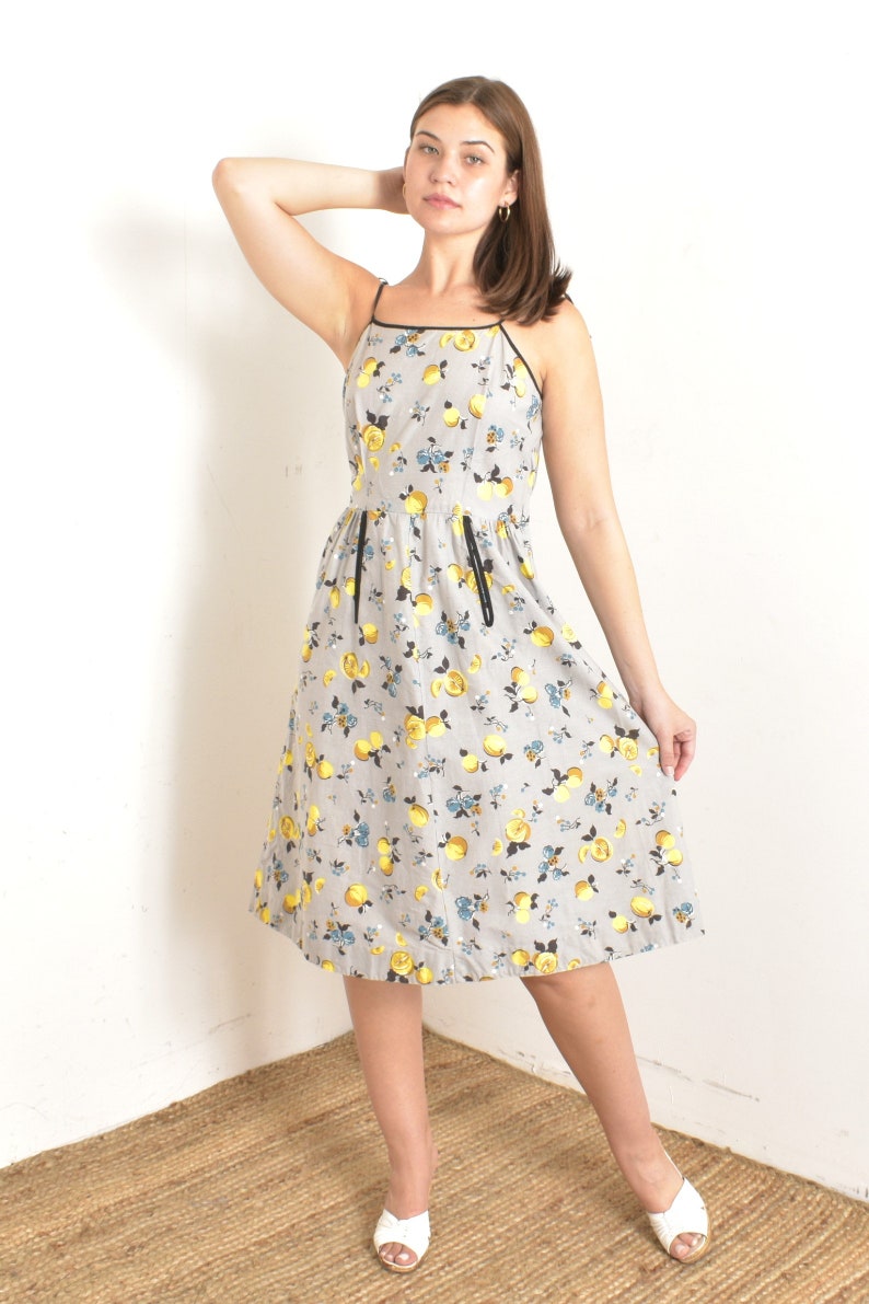 Vintage 1950s Dress / 50s Novelty Lemon Print Cotton Sundress / Gray Yellow medium M image 3