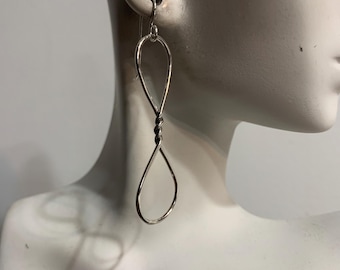 Pendientes de bucle retorcido