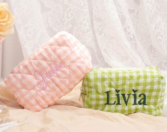Spersonalizowana haftowana kosmetyczka, kosmetyczka z imieniem, kosmetyczka z kwiatowym wzorem, prezent dla druhny na zaręczyny, upominek dla gości weselnych