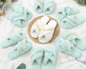 Spersonalizowane kapcie z imieniem, spersonalizowane puszyste kapcie dla panny młodej, prezent ślubny dla niej, prezent urodzinowy na Boże Narodzenie