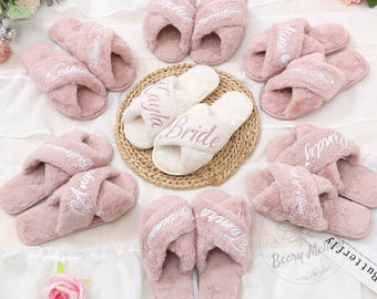 Personalizowane kapcie ślubne, puszyste, spersonalizowane kapcie dla druhen, prezent na poranek ślubu dla panny młodej, prezent na zaręczyny dla druhny sypiącej kwiaty