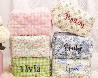 Spersonalizowana kosmetyczka, kosmetyczka z haftowanym imieniem, kosmetyczka z kwiatowym wzorem, urocze etui podróżne, prezent dla niej, pomysł na prezent urodzinowy