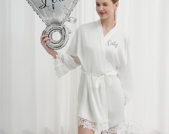Bata de novia de satén personalizada con encaje, regalo para damas de honor