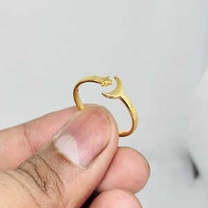 Minimalistischer goldener verstellbarer Ring für Frauen, Minimalistischer Schmuck für Frauen, Glücksbringer Mond und Stern Ring, Geschenk unter 20