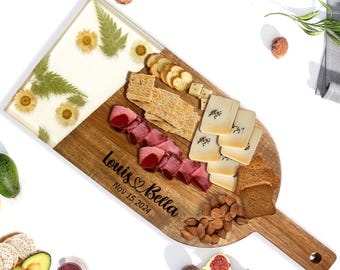 Gepersonaliseerde gedroogde bloemen hars charcuterieplank, serveerplank, snijplank, Moederdagcadeau voor moeder, bruiloft, verjaardag, housewarmingcadeau