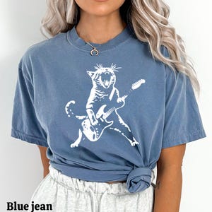 Comfort Colors Guitarist Cat T-Shirt: Funny Retro Musician Tee