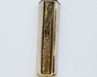 Ein Vintage-Metall-Mezuzah-Etui, Judaica, hergestellt in Israel.