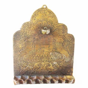 Una menorá de hanukkah vintage de latón macizo, menora de hanuka, chanukia, menorá de chanukah, judaica, hecha para colgar en la pared.