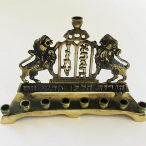 Una menorá de Hanukkah vintage de latón macizo, menorá de Hanuka, chanukia, menorá de Janucá, judaica, ¡envío gratuito a muchos países!