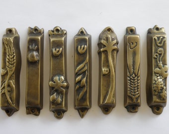 Set von 7 bronzefarbenen Mesusa aus der Serie sieben Arten, judaica, entworfen von Shau Baz,