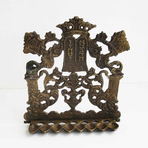 Una menorá de hanukkah vintage de latón macizo, menora de hanuka, chanukia, menorá de chanukah, judaica.