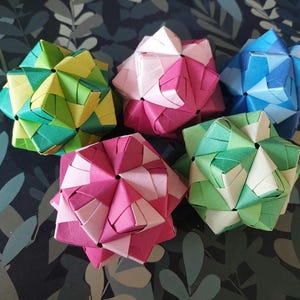 30 Stück Modulare Origami Sonobe Kusadama Kugel: Ikosaeder