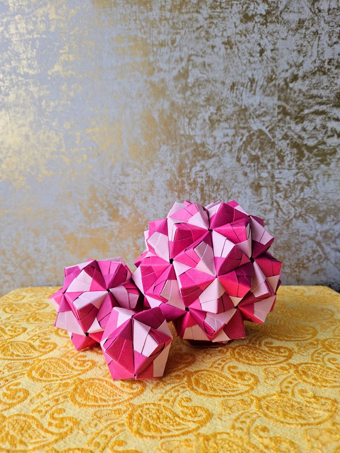 A Set of Modular Origami Sonobe Kusadama Balls: 12, 30, 90 Units - Etsy