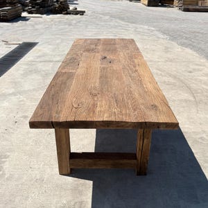 Reclaimed Oak Wood Dining Table: Rustic Farmhouse Style
