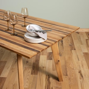 Reclaimed Oak Wood Dining Table: Striped Natural Kitchen Table