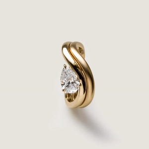 Zestaw obrączek ślubnych ze złota próby 14k, Moissanite Solitaire o szlifie gruszkowym 1,25 CT, śliczny koszyk boczny, obrączka z falami 2,5 mm, obrączka ślubna/prezent
