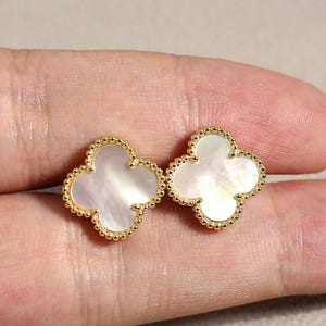 Chanel pearl earrings - Etsy 日本