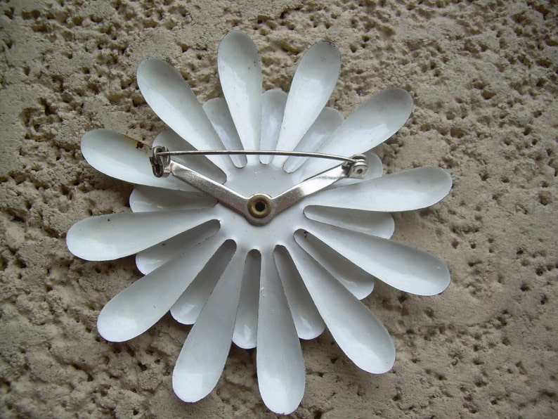 Retro White Metal enamel Flower super trendy and cute Great for bridal Bouquet