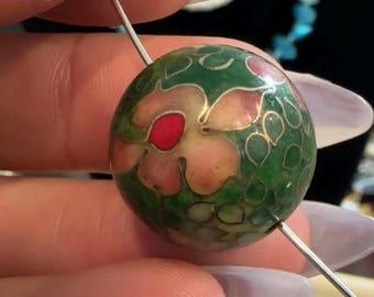 Cuenta redonda de cloisonné verde vintage rara. El listado único es para una cuenta.