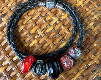 パンドラ レッド 編み込みレザーチャームブレスレット（スターリング