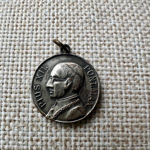 Rare vintage Holy Year 1950 Pope Pius XII the 12th commemorative rare Catholic medal
