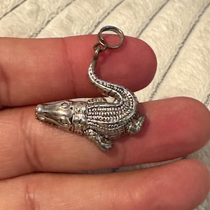 Vintage silver  Gator pendant/charm- Nice detailed design Look no markings