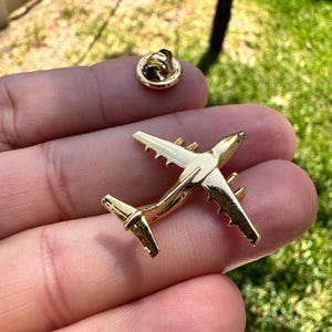 Gold tone Vintage plane tie or lapel Pin -Boeing 747