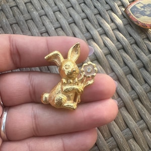 Lovely Vintage Whimsical Bunny Rabbit Pin with enamel flower, gold tone super cute