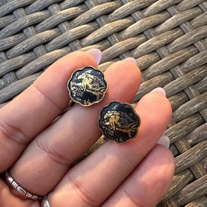 Small scalloped edge Damascene Screw back Clip on earrings, Very Unique Find, Lovely