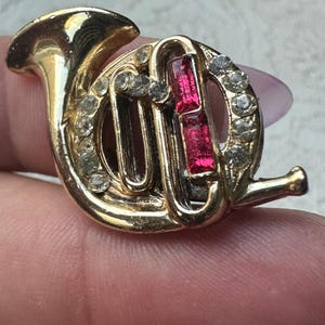Vintage gold tone trumpet horn type Rhinestone brooch pin