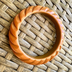 Pulsera de baquelita con giro redondo y color caramelo vintage