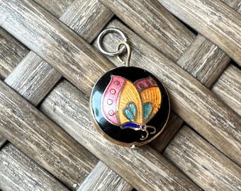 Bedårande liten vintage Cloisonné fjärilsrunt hänge eller berlock, Så söt och liten
