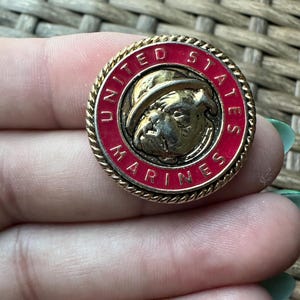 vintage a United States Marine Corps enamel and gold tone metal button snap
