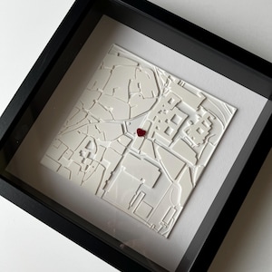 Personalisierte benutzerdefinierte Landkarte mit Herz - gerahmte Landkarte, Geschenk zum Jahrestag, Hochzeitsgeschenk, Geschenk für neues Zuhause, einzigartige Wandkunst