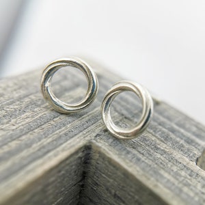 9ct White Gold Tiny Twist Continuum Circle Earrings