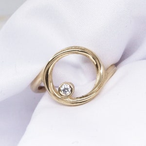 9ct Gold and Diamond Dress Ring – Twist Continuum