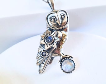 Colgante de búho de plata de ley 925 - Joyería con gema de granate - Regalo para ella - Lindo colgante de búho - Colgante de piedra natal - Regalo de búho común