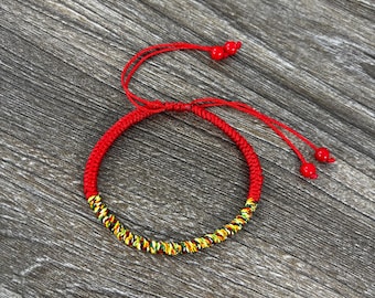 Pulsera de hilo rojo hecha a mano: trenza budista para la suerte y la protección