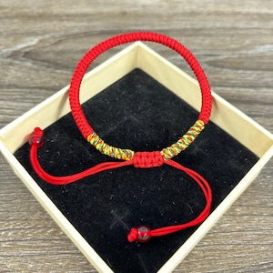 Handmade Tibetan Buddhist Red Bracelet – Lucky Knot Bracelet for men and women, Braided Rope Bracelet for Yoga and Meditation