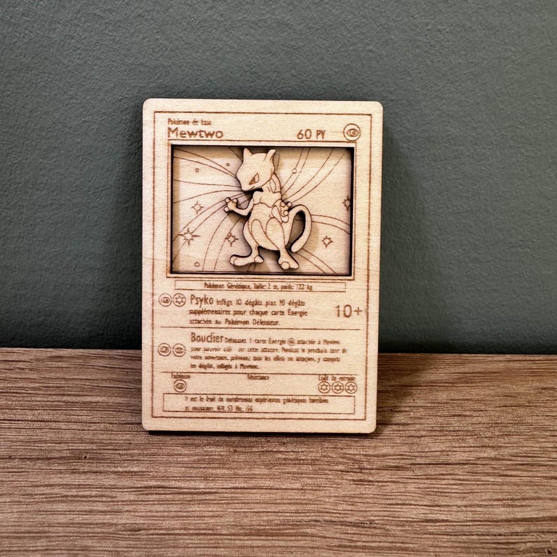 Carte Pokémon décorative Mewtwo gravée en bois 3D