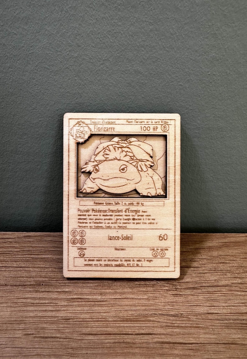 Carte Pokémon Florizarre gravée en bois 3D décorative