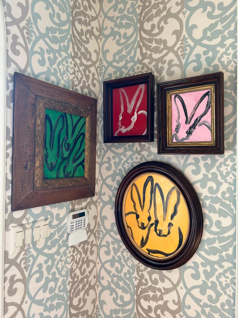 Original inramad abstrakt kaninmålning, handmålad konstverk i rosa och svart, olja, 8x10 träutsmyckad stil i guldgrön ram, modern väggkonst bild 7