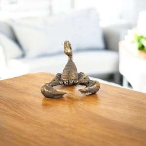 Chinese Classical Copper Scorpion Figurine Vintage Brass Animal Ornament Miniature T Pet Unique Desk Decoration Feng Shui Accessory for Home